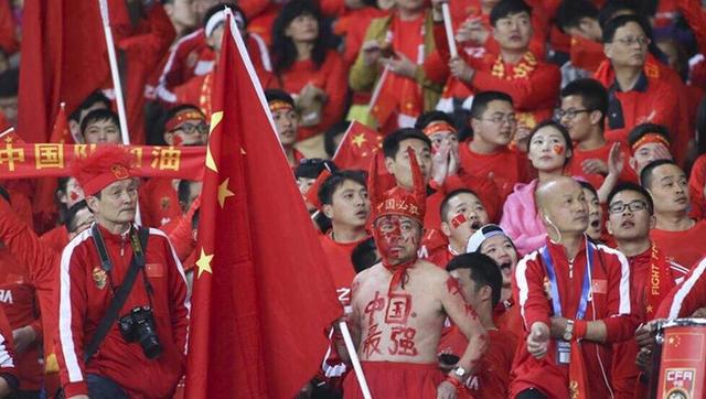 被迷住的她