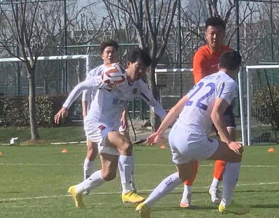 男生摸女生下面的视频